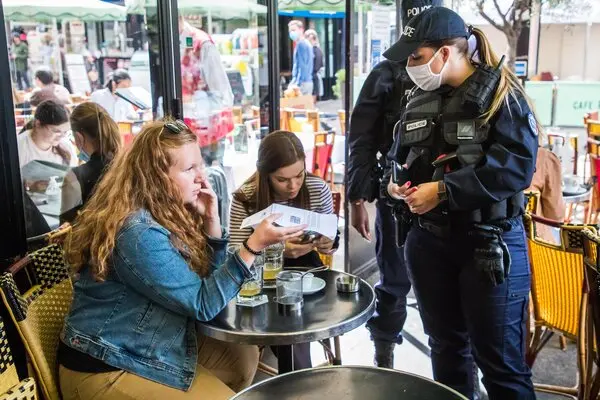 Accès à la France pour les étrangers-police-control.webp