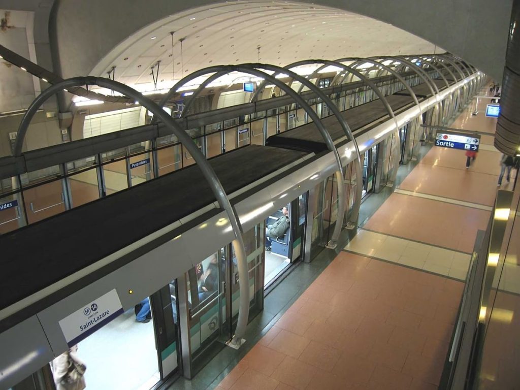 Non-French-speaking tourists-French-speaking-metro-station-insside.jpg