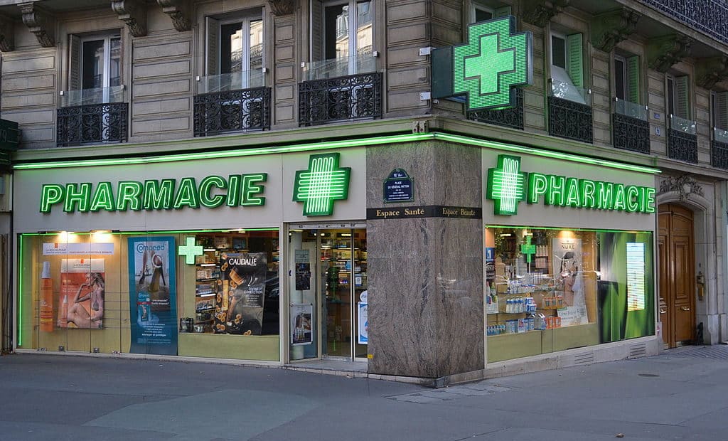 Frais médicaux pour les touristes en France-pharmacy.jpg
