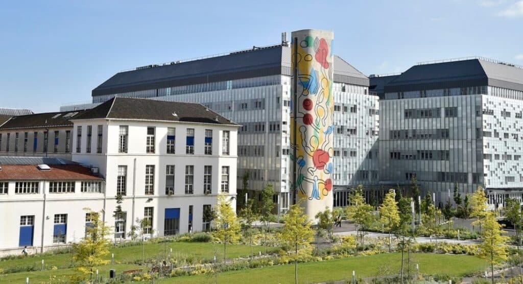 Frais médicaux pour les touristes en France-hospital.jpeg