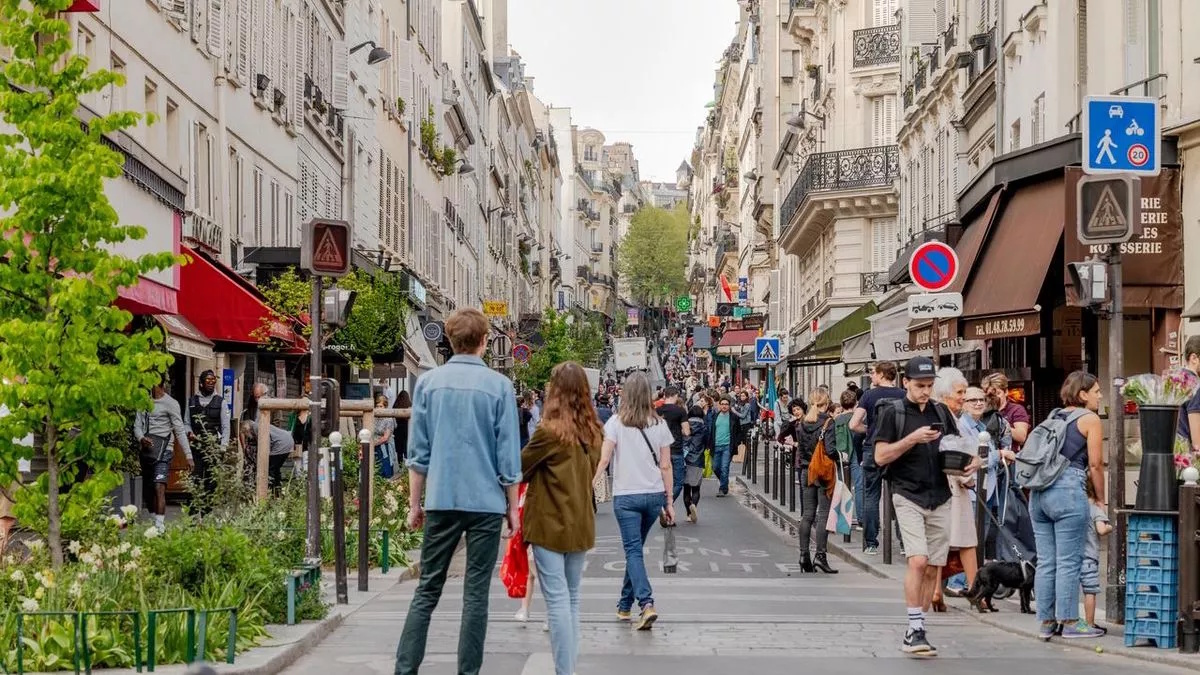 Visiter Paris à pied-rue-pietonne-paris.jpg