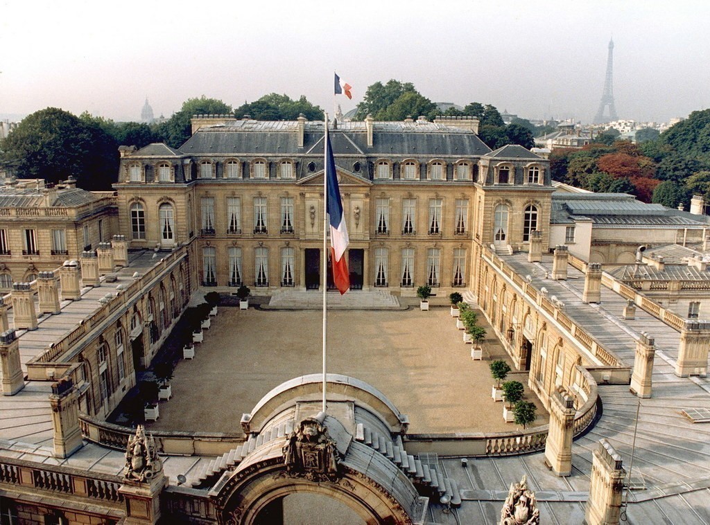 La France en raccourcil-palais-de-l'elysee.jpg