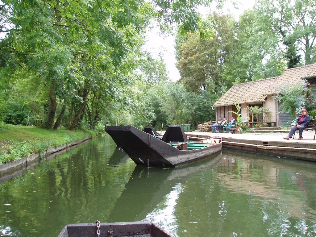 Amiens-barque_des_Hortillonnages.jpg