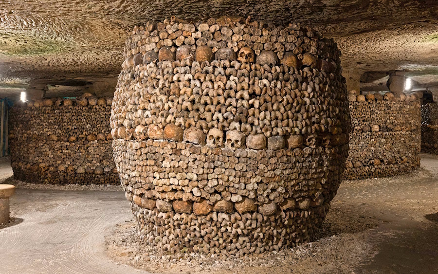 Visiter les catacombes de Paris-pilier.jpg