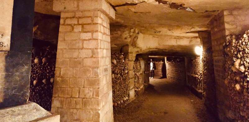 Visiter les catacombes de Paris-salle2.jpg