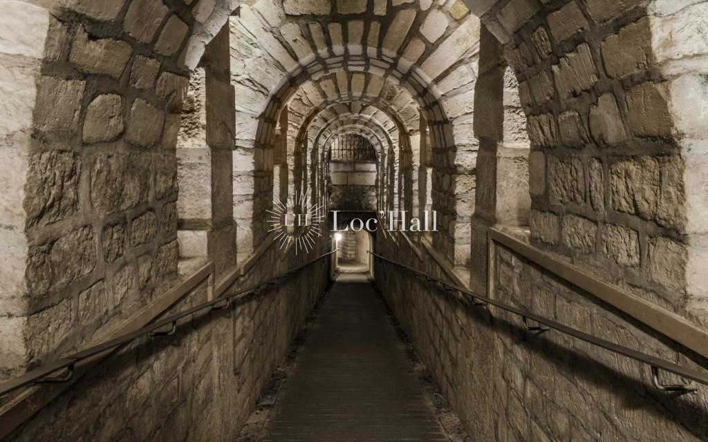 Visiter les catacombes de Paris-descente.jpg