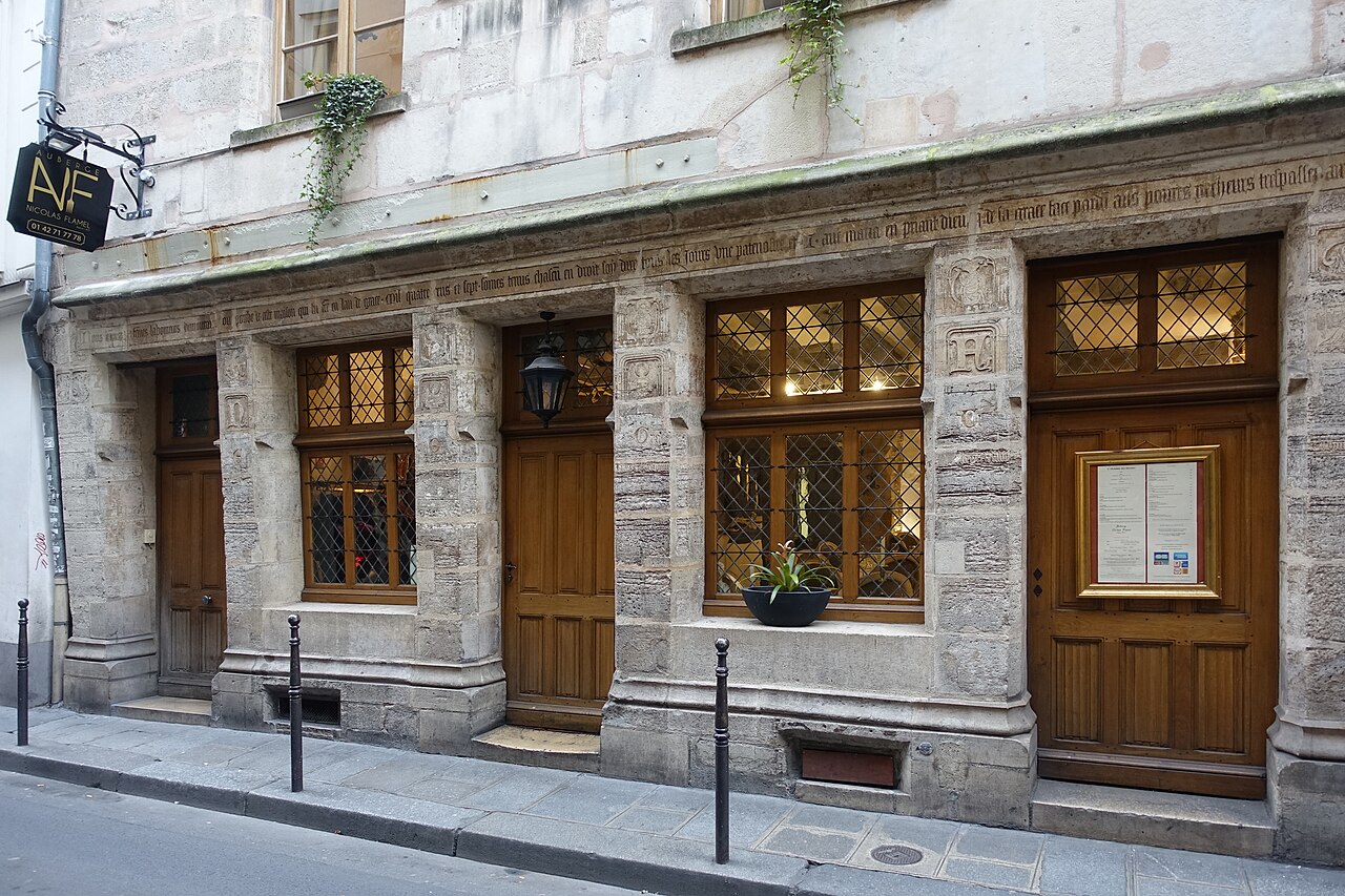 13 legendes francaises-Auberge_Nicolas_Flamel,_Paris.jpg