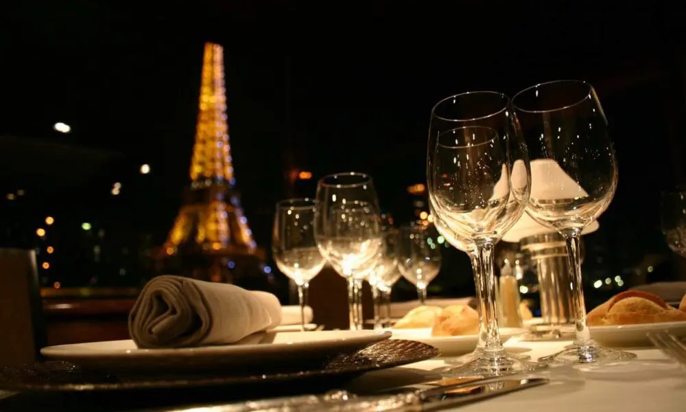 Croisiere Bateaux Parisiens-Diner-service-premier.jpg