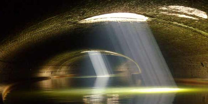 Croisières Paris Canal-tunnel-bastille.jpg