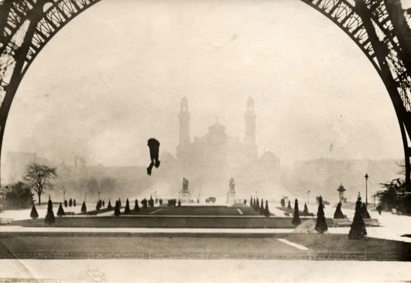 Premier à sauter de la Tour Eiffel -saut-franz-reichelt.jpg