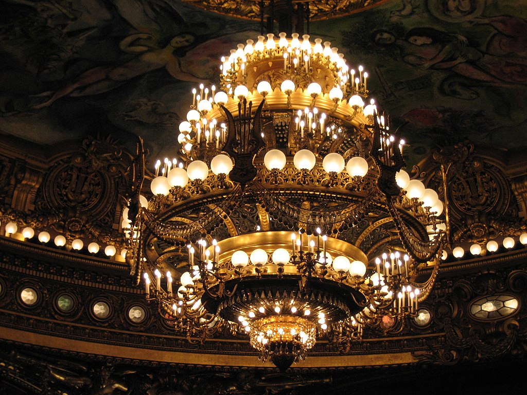 Fantome-de-opera-lustre-qui-est-tombe.jpg