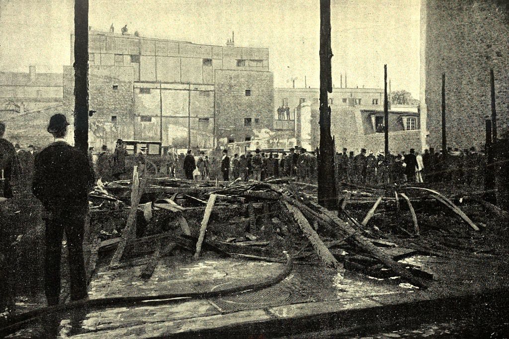 Fantome-de-opera-ruine-bazar-charite-après-incendie.jpg