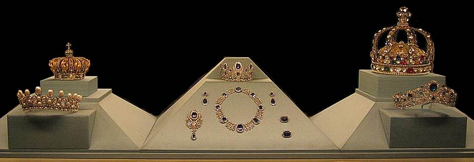 Vol du tresor de la couronne-French-crown-jewels-louvre.jpg