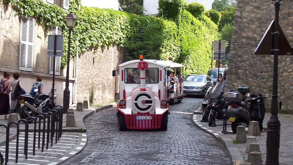 Petits trains de Montmartre (2), deux départs, pour découvrir la Butte tout en se reposant