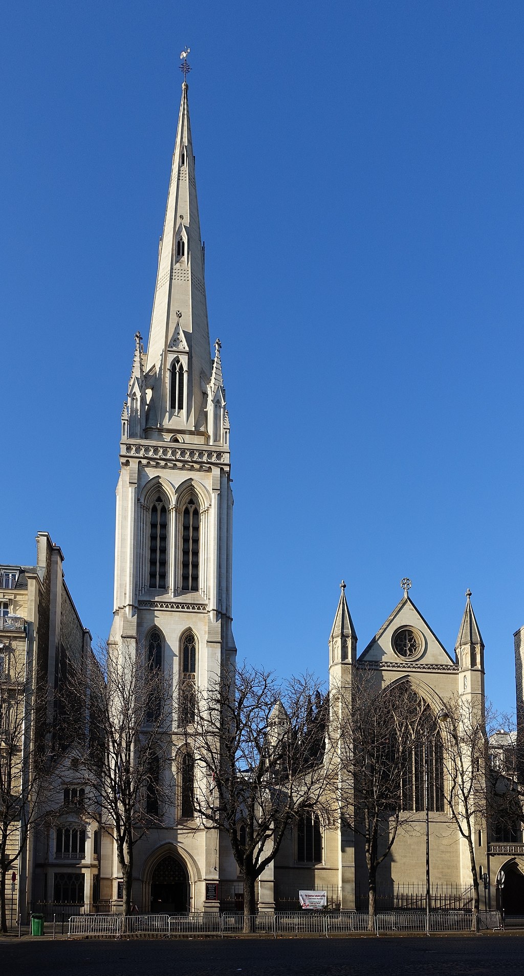American-Cathedral-Paris-Holy_Trinity_American_Episcopal_Cathedral,_Paris.jpg