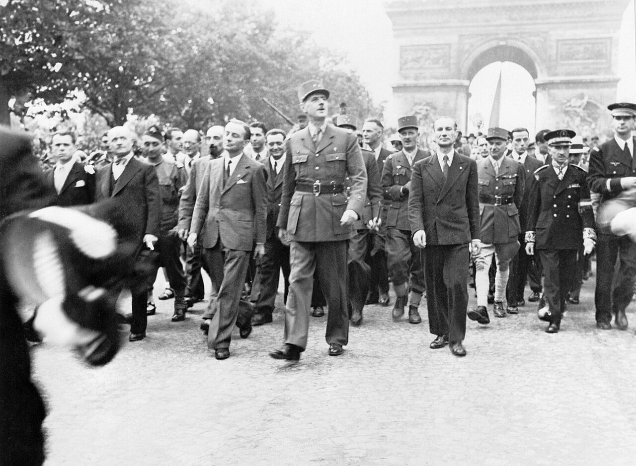 Charles de Gaulle-The_Liberation_of_Paris-25-26-August-1944.jpg