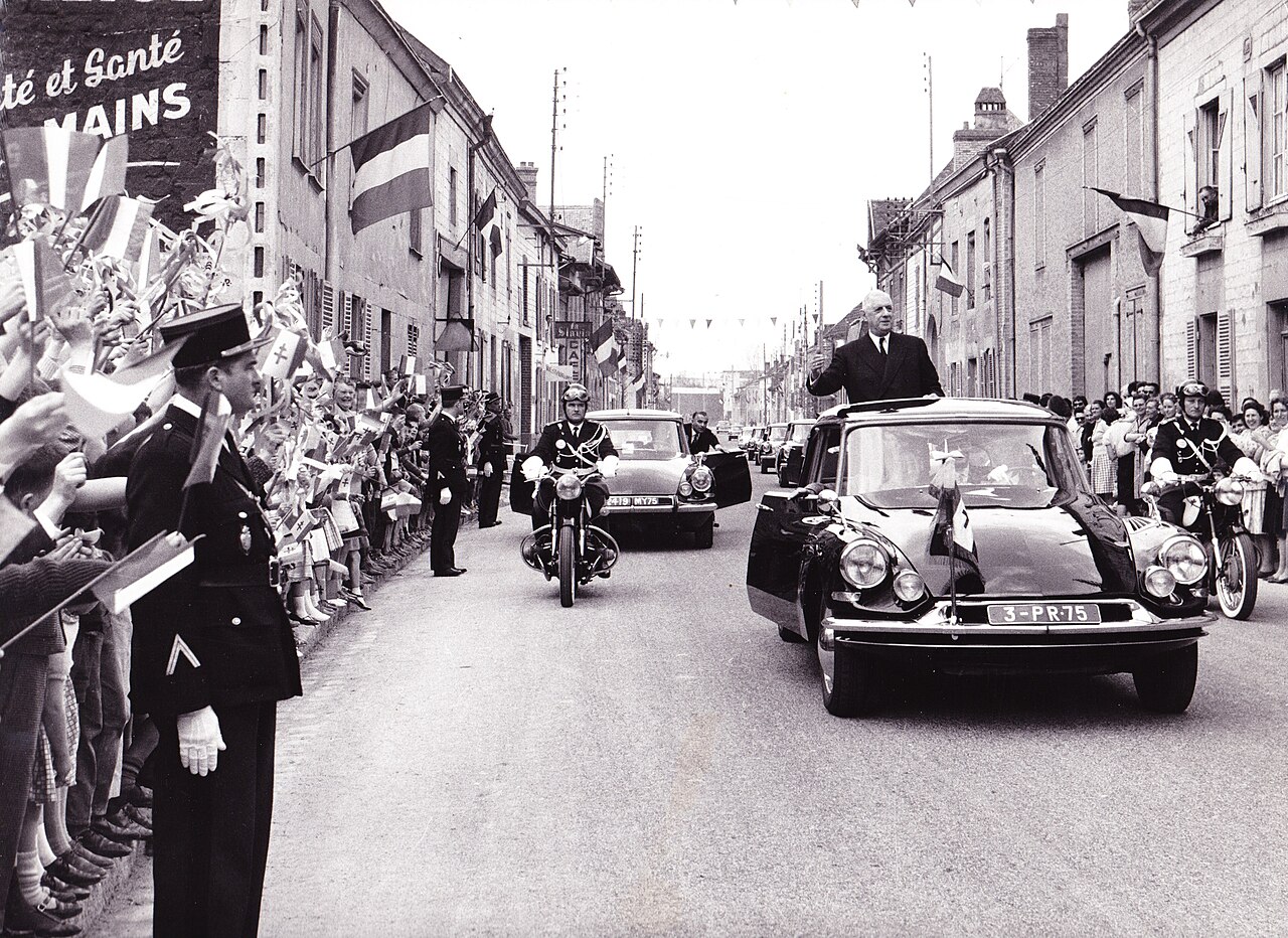 Charles de Gaulle-en-campagne-a-isles_sur_suippe-1963.jpg
