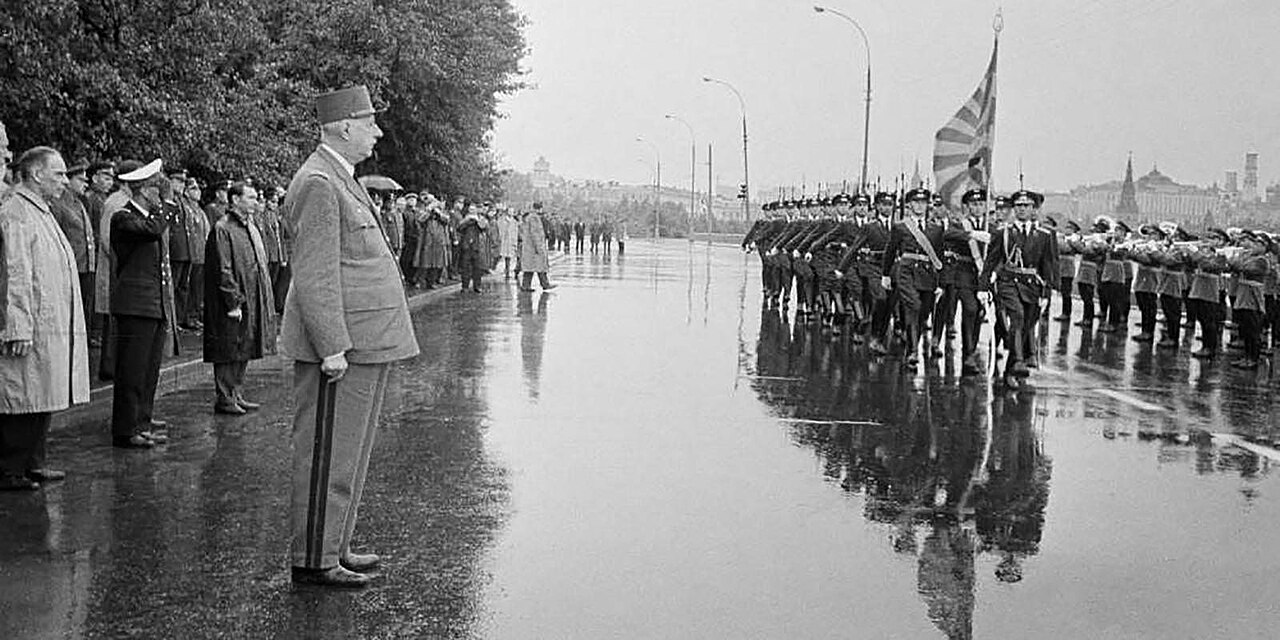 Charles de Gaulle-a-moscou_with_Normandie-Neman.jpg