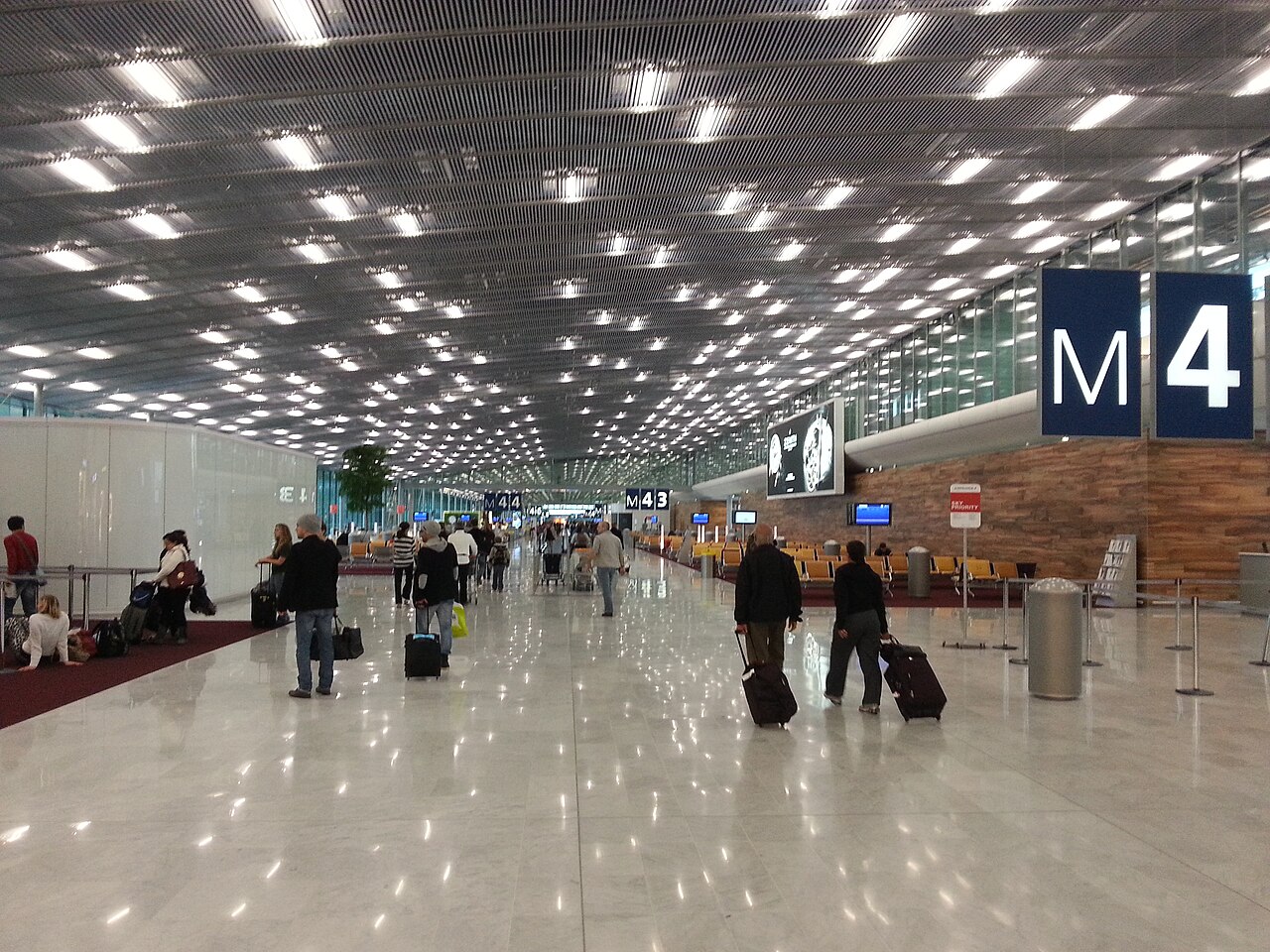 Entrée sans visa en France-salle-aeropot-CDG.jpg