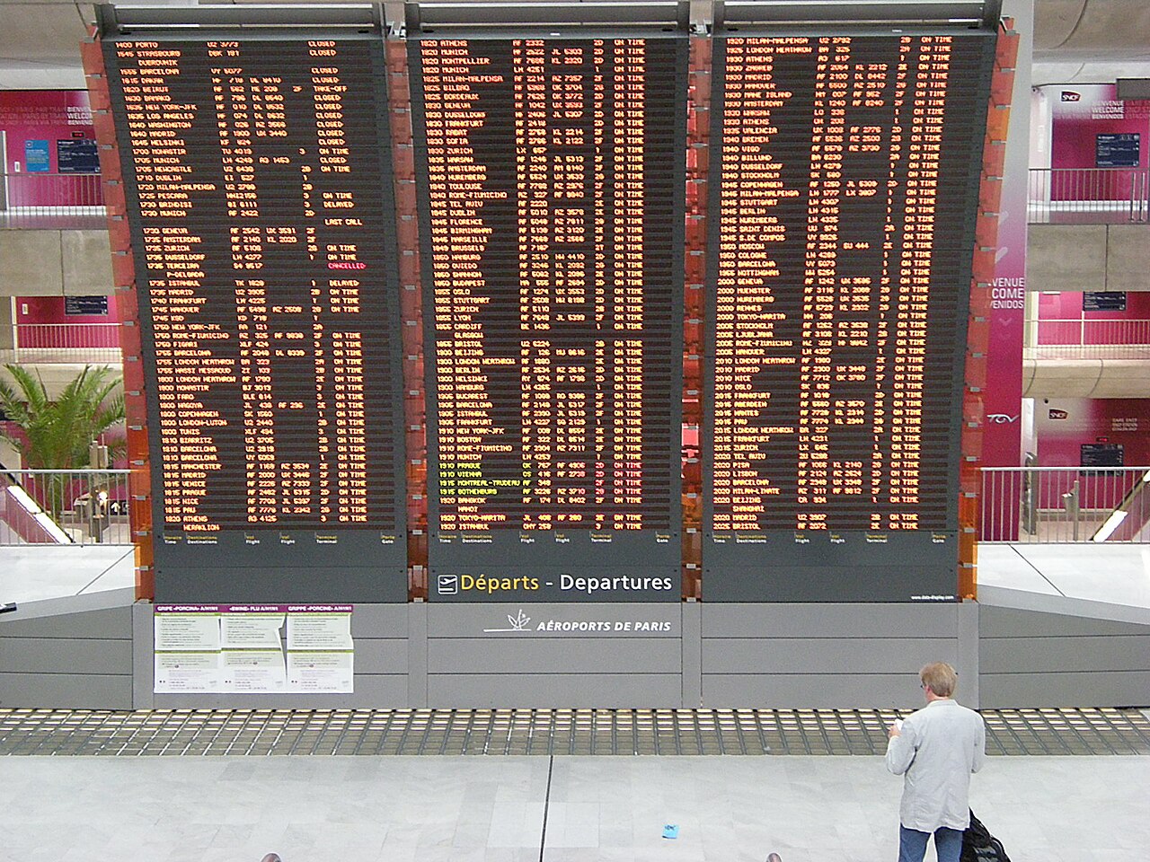 Entrée sans visa en France-panneau-afichage-depart-CDG.jpg
