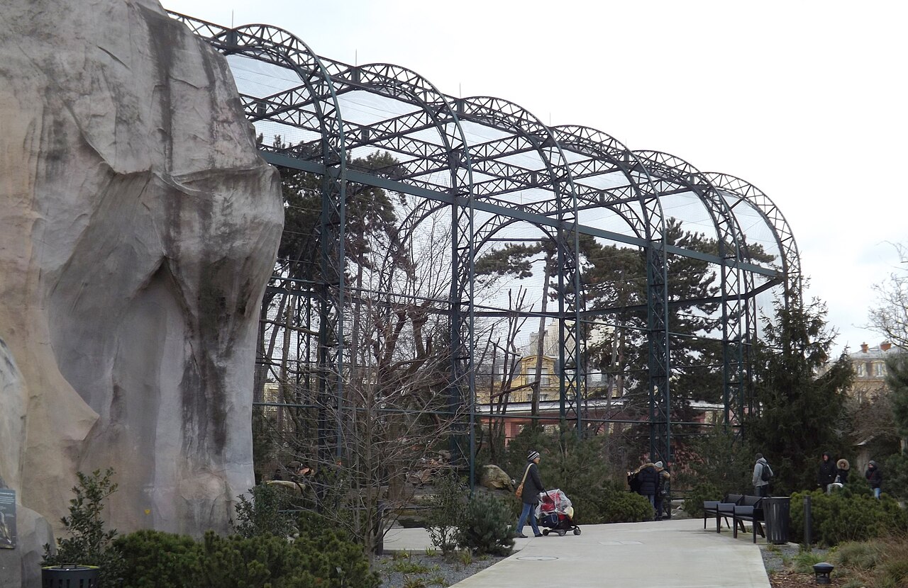 Parc-zoologique-de-paris-Volière_des_rapaces.JPG