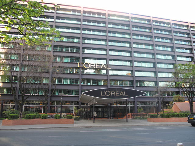 Oreal-Centre Eugène Schueller-siège-administratif-41-rue-Martre-Clichy-France.jpg