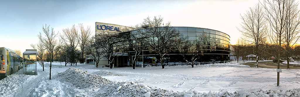 Oreal-centre-distribution-du-Canada-Saint-Laurent-Montréal.jpg