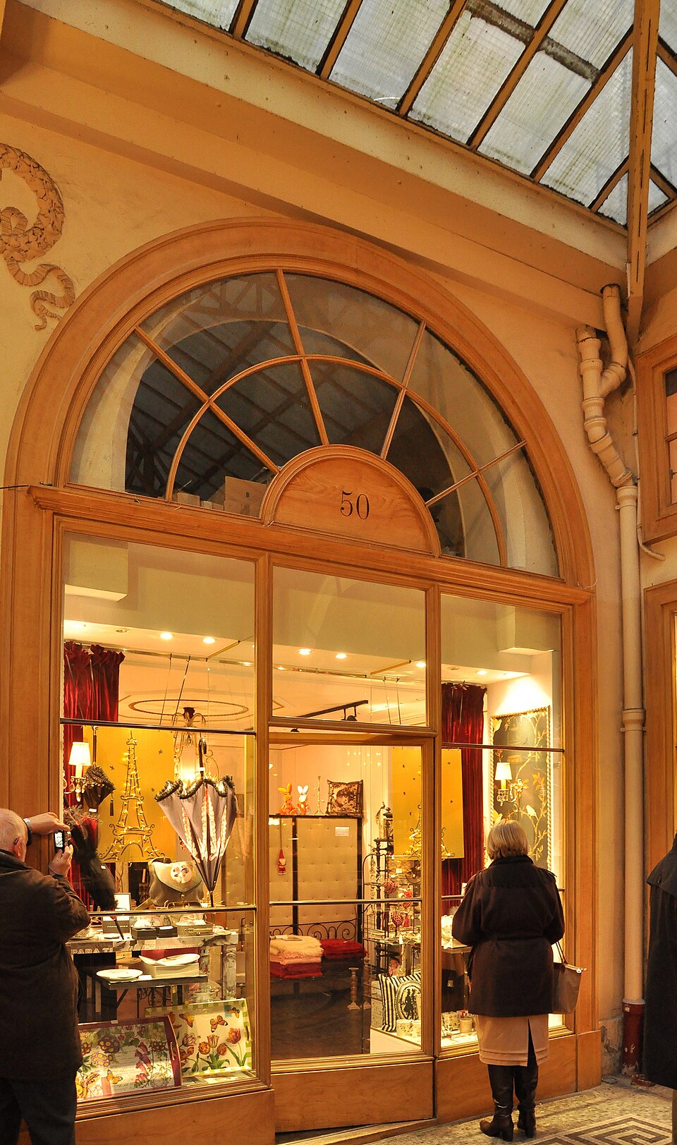 Galerie Vivienne-vitrine-boutique.JPG