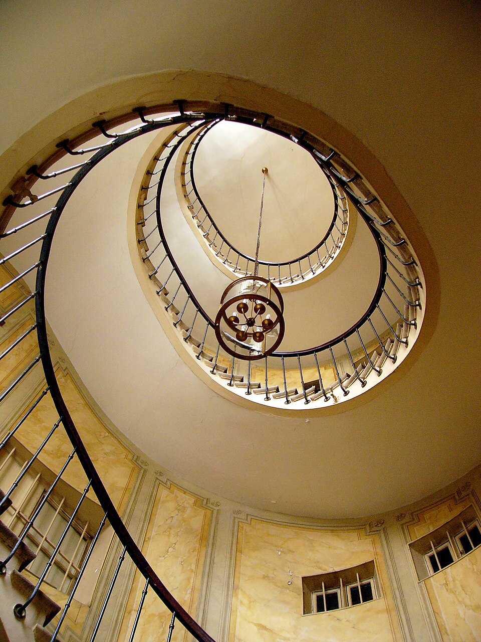Galerie Vivienne-Galerie_Vivienne_stairway.jpg