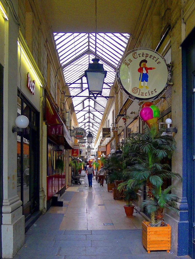 Passage des Panoramas-allee-avec-commerces