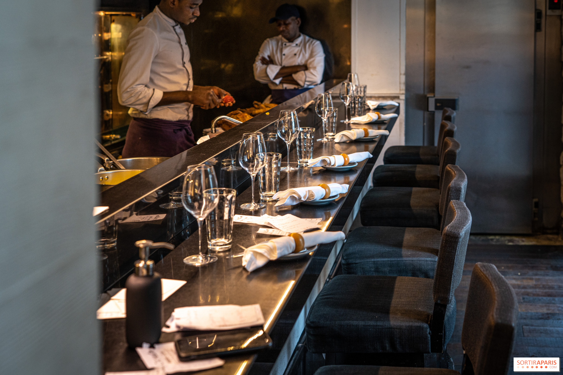 Le Coq et Fils-service-au-bar.jpg