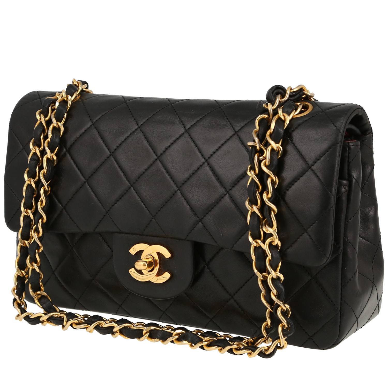chanel-sac-a-main-chanel-timeless-petit-en-cuir-matelasse-noir.jpg