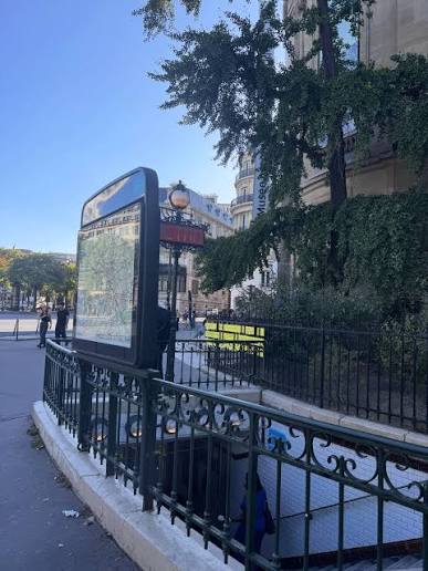 Station de métro Chaussée d'Antin-Lafayette-entree.jpg