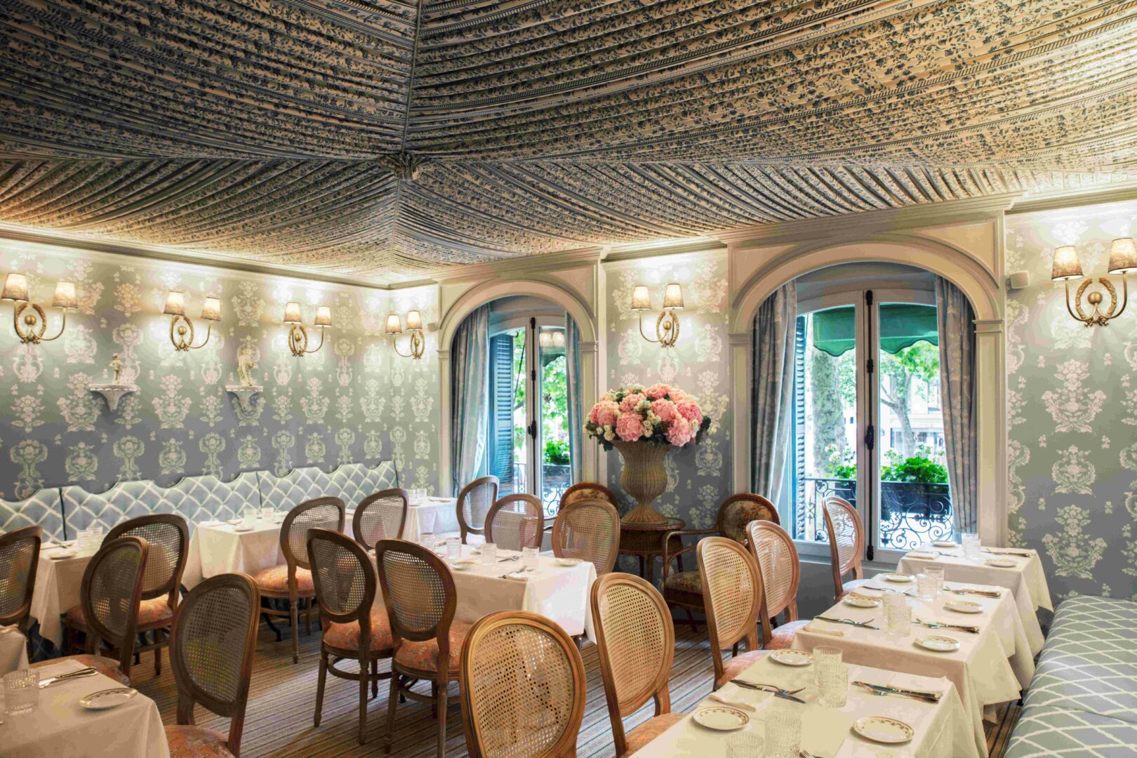 Ladurée Paris Royale-salon-de-the.jpg