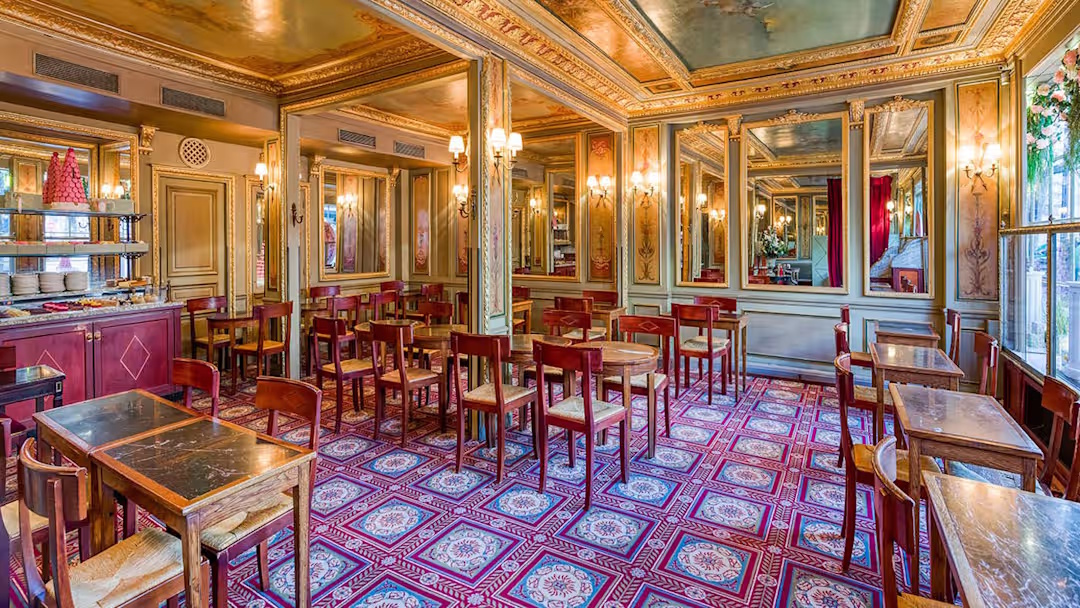 Ladurée Paris Royale-salle-restaurant.jpg