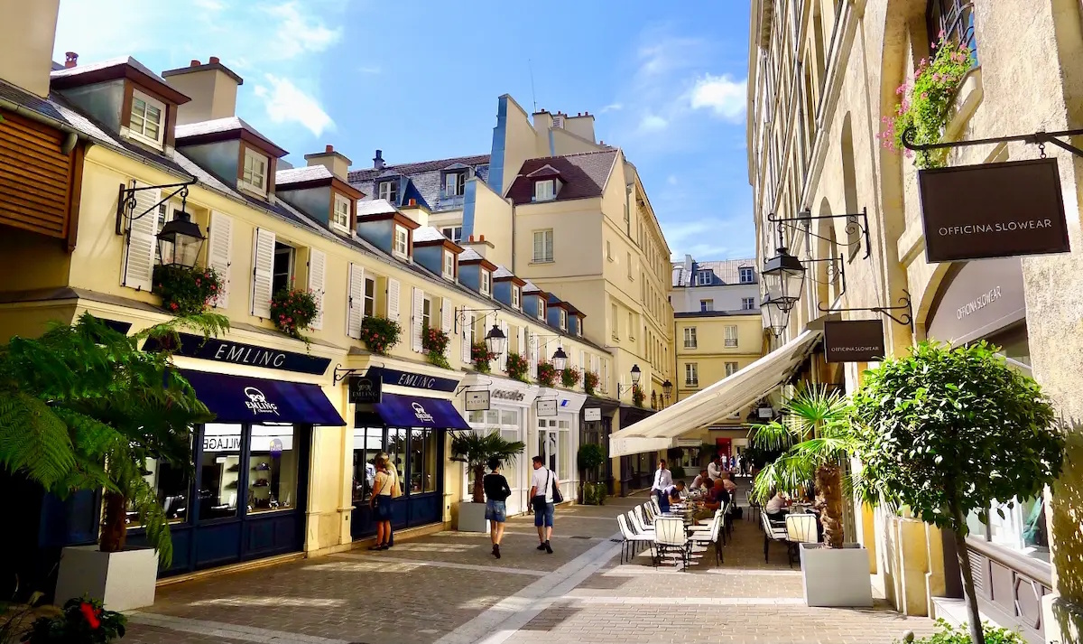 village-royale-a-deux-pas-de-rue-royale.jpg