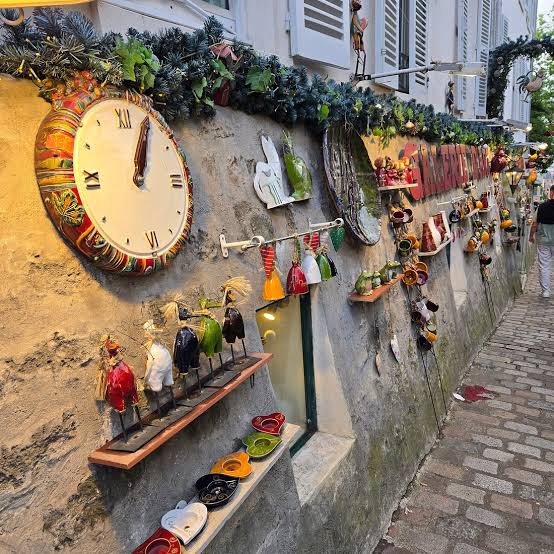 Galerie d'Art Céramique de Montmartre-exposition-exterieure.jpg