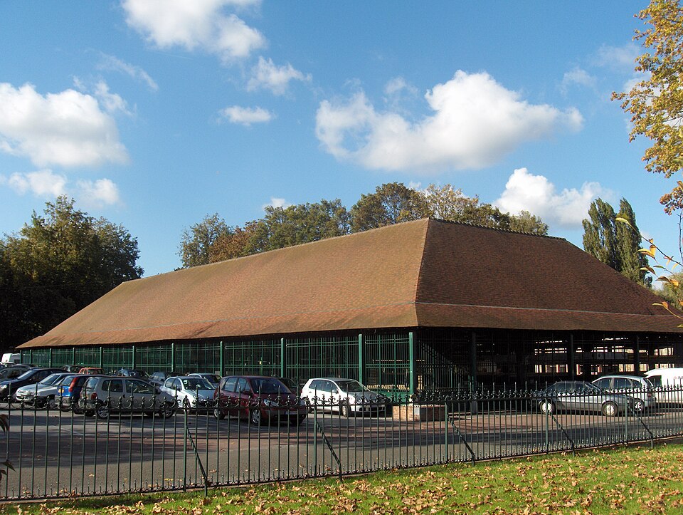 Isle-adam-Halle_du_marché_couvert_L'Isle-Adam.JPG