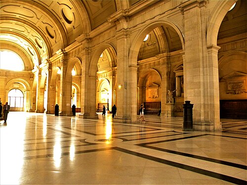 Palais de Justice de la Cité-Salle_des_pas_perdus.jpg