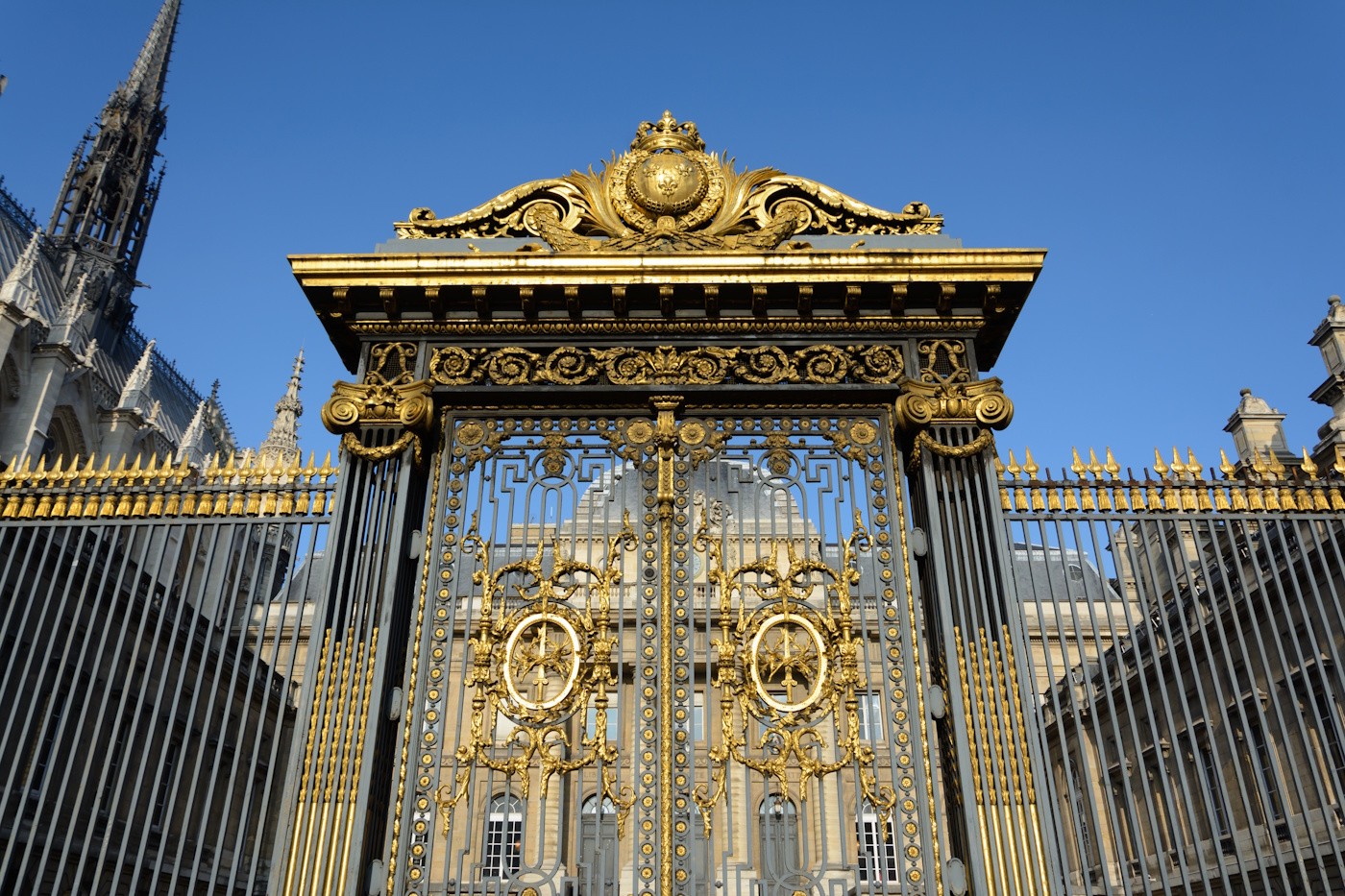 Palais de Justice de la Cité-Portail entrée.jpg