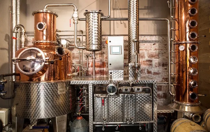 La Montmartoise - appareil à distiller.jpg
