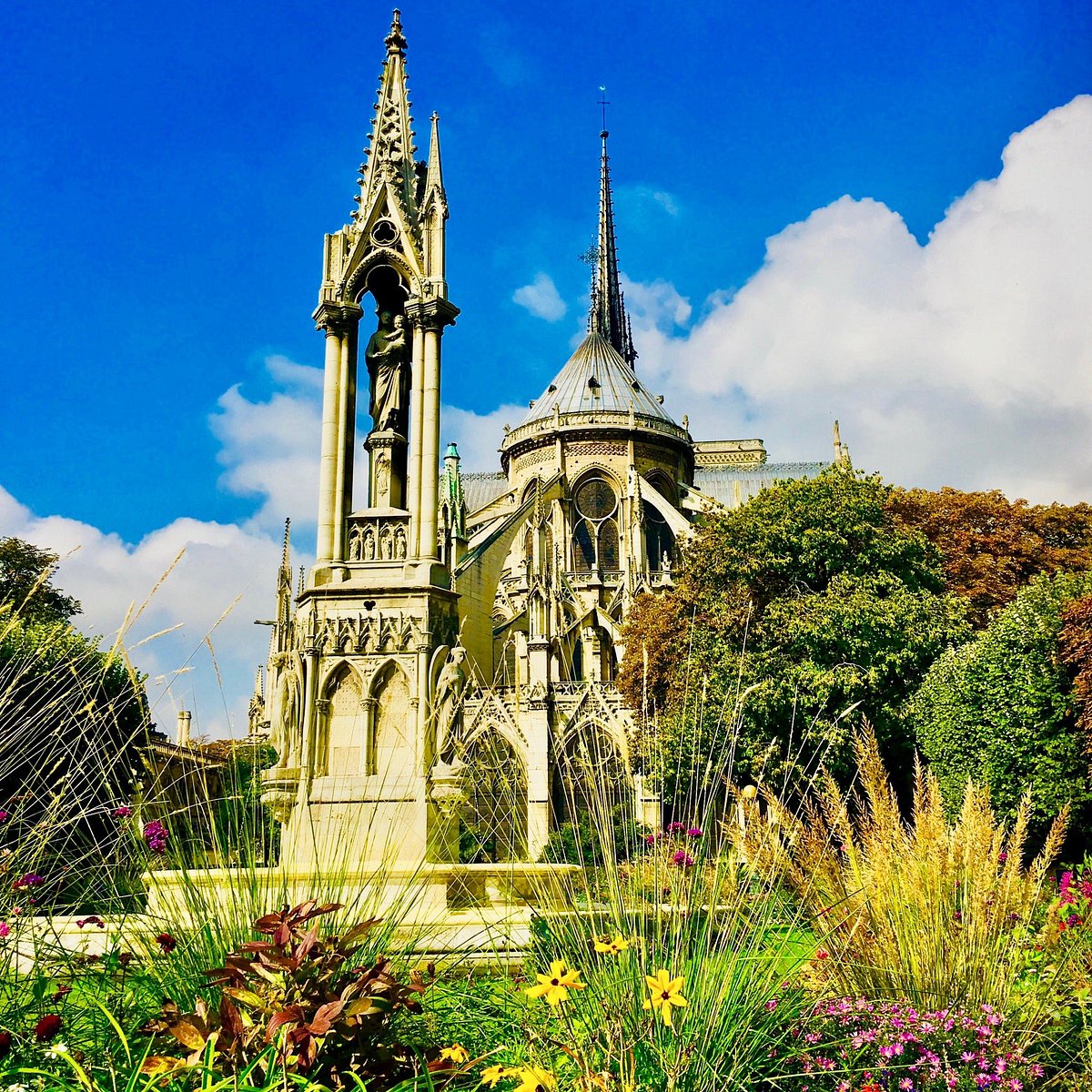 Fontaine de la Vierge – Square Jean XXIII – Notre-Dame