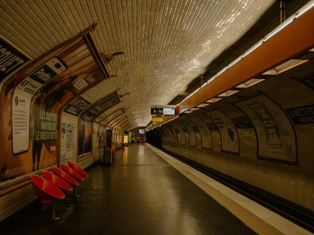 Greve du 5 novembre 2026-metro-quai.jpg
