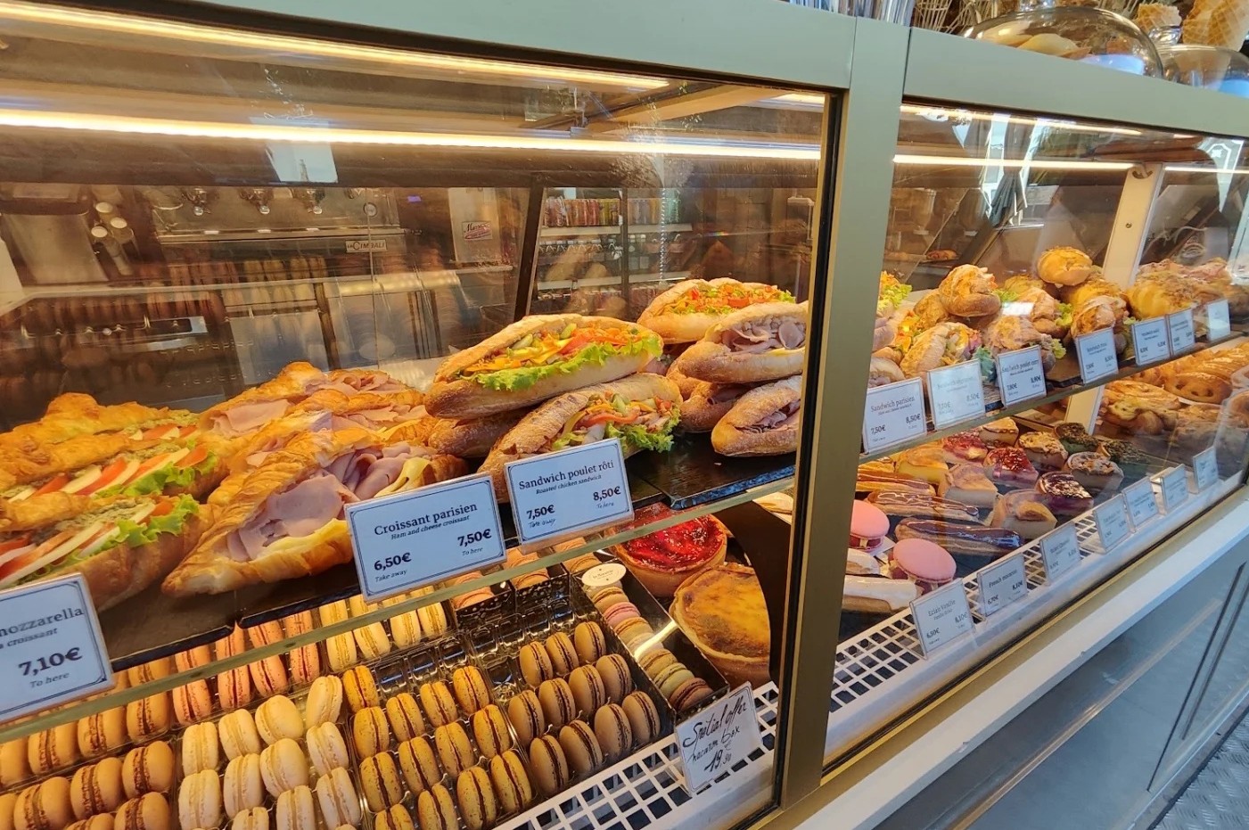 Flânerie Notre-Dame-sandwiches.jpg