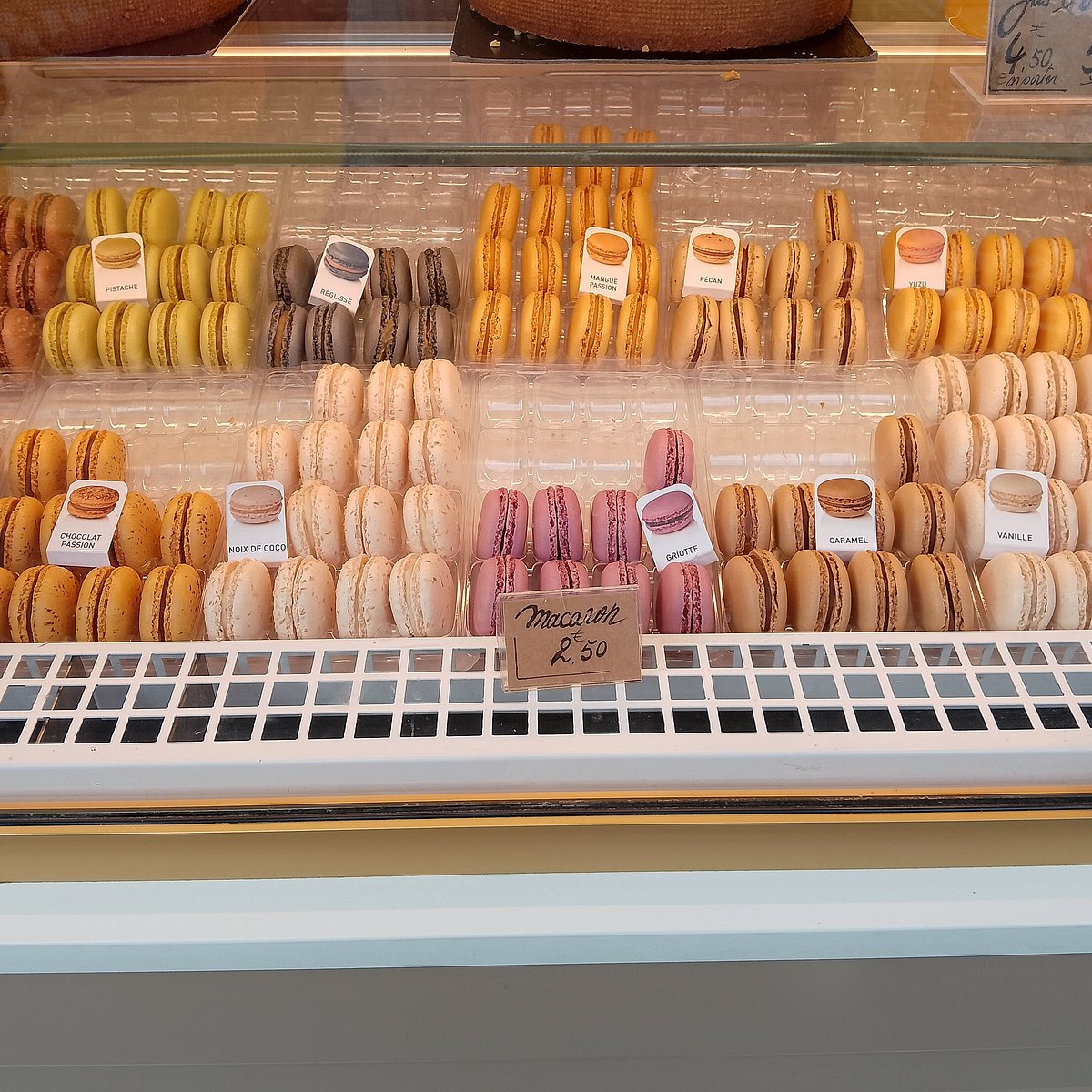 Flânerie Notre-Dame-macarons.jpg