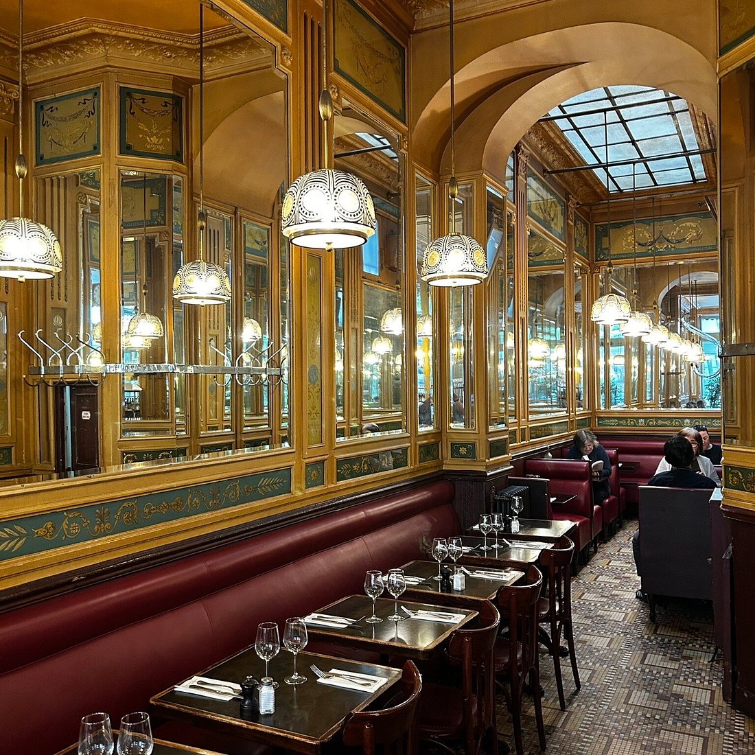 Deux Palais - restaurant-salle.jpg