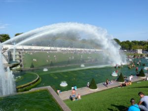 Palais-de-chaillot-water-canons-fontaine-de-varsovie
