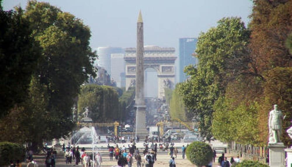 Walk Arc-de-Triomphe to Place-de-la-Concorde via the Champs