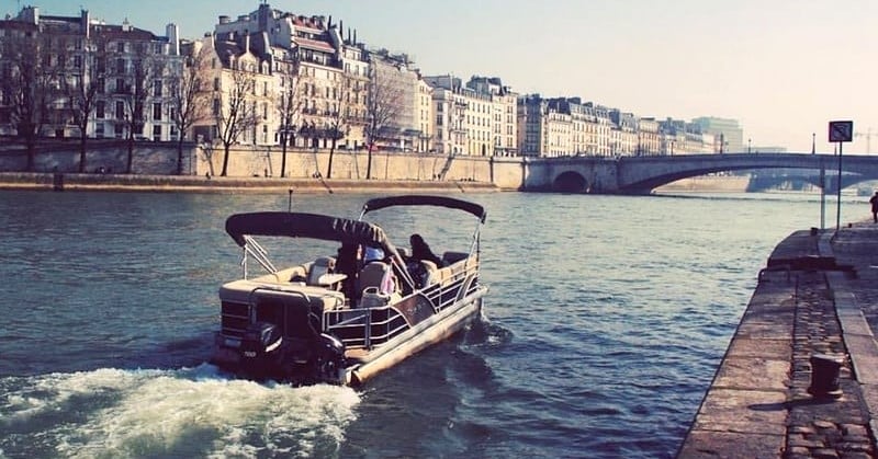 rented-boat-on-the-seine-river