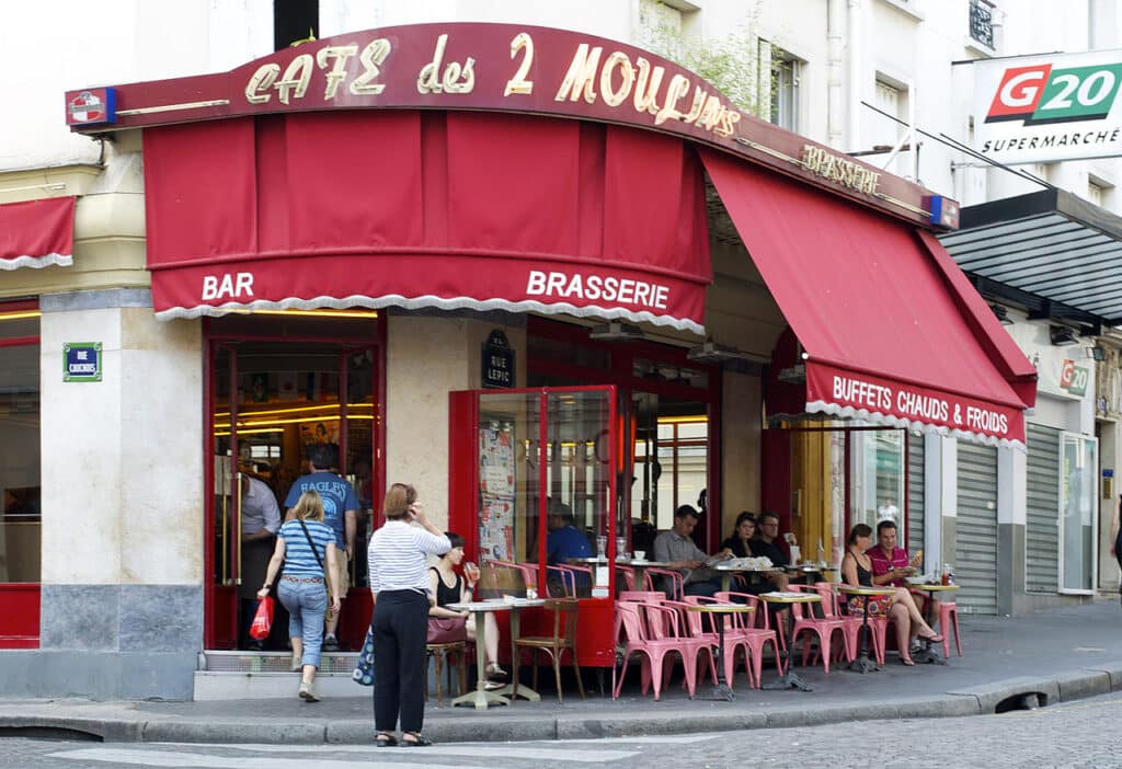 What-to-know-before-visiting-Paris-Café-des-2 moulins-montmartre-filme-amelie-poulain